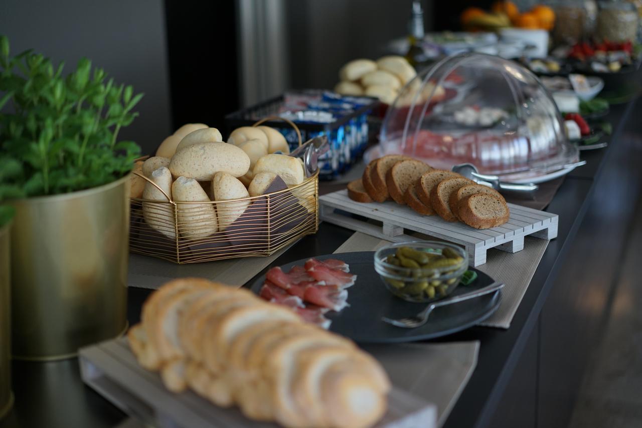 קרביה Hotel Aplo - Breakfast Experience מראה חיצוני תמונה